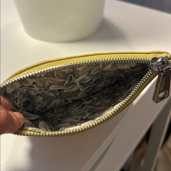 HOBO Yellow Leather Wallet with silver metal hardwate - Picture 5 of 12